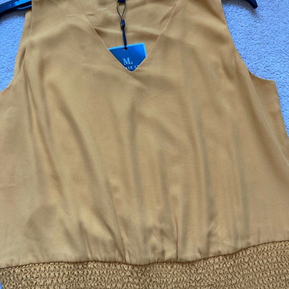 MELANIE LYNE: V-Neck Sleeveless Top - yellow gold - Picture 6 of 8